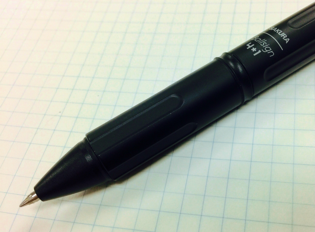 【サクラクレパス／Ballsignプレミアム4*1】黒く、重く、硬く、冷たい。ザ・男のペン。